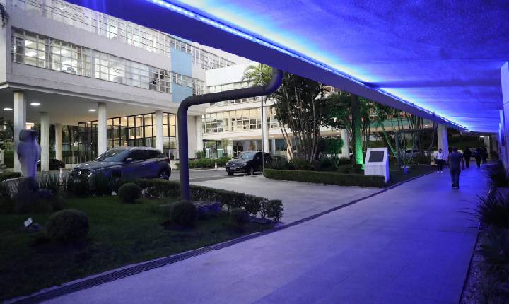 Assembleia Legislativa do Paraná registra calendário anual de iluminações especiais em apoio a causas humanitárias, de saúde e cidadania