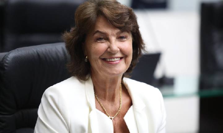 Atualização de placas de “proibido fumar” passa a incluir cigarros eletrônicos no Paraná, destaca a deputada Cristina Silvestri (PP)