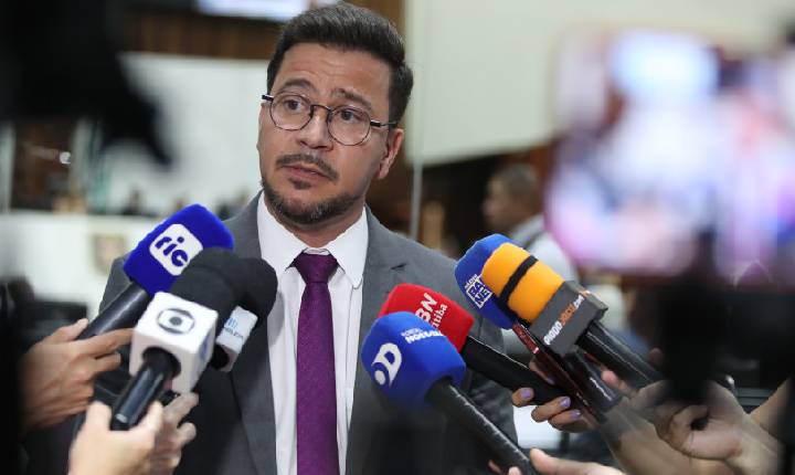 Deputado Arilson Chiorato (PT) destaca atuação da Oposição em 2025 e critica vendas de estatais e centralização do Executivo