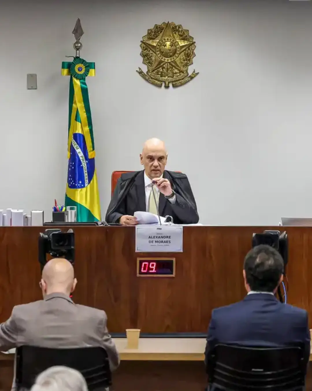 Moraes inicia interrogatório de Bolsonaro na ação da trama golpista