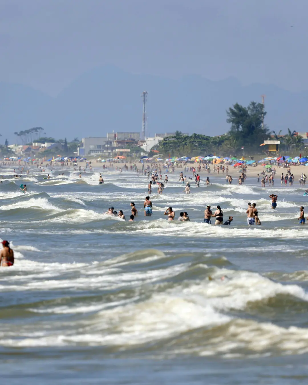 Chuvas intensas de dezembro reduzem índice de balneabilidade no Paraná para 71%