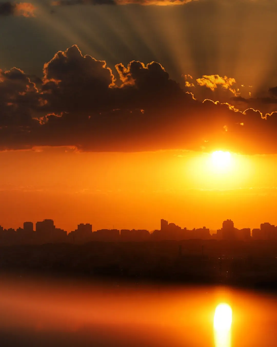 Fevereiro terá calor intenso e chuvas acima da média em todas as regiões do Paraná, prevê Simepar