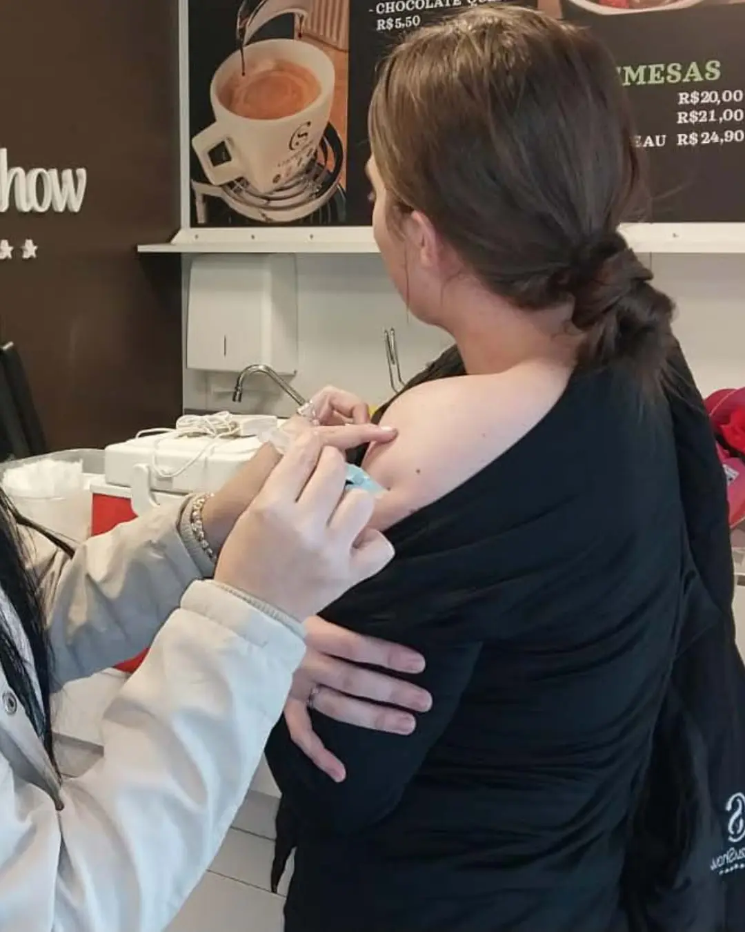 Paraná amplia vacinação contra gripe com ações em escolas, praças e empresas para facilitar acesso