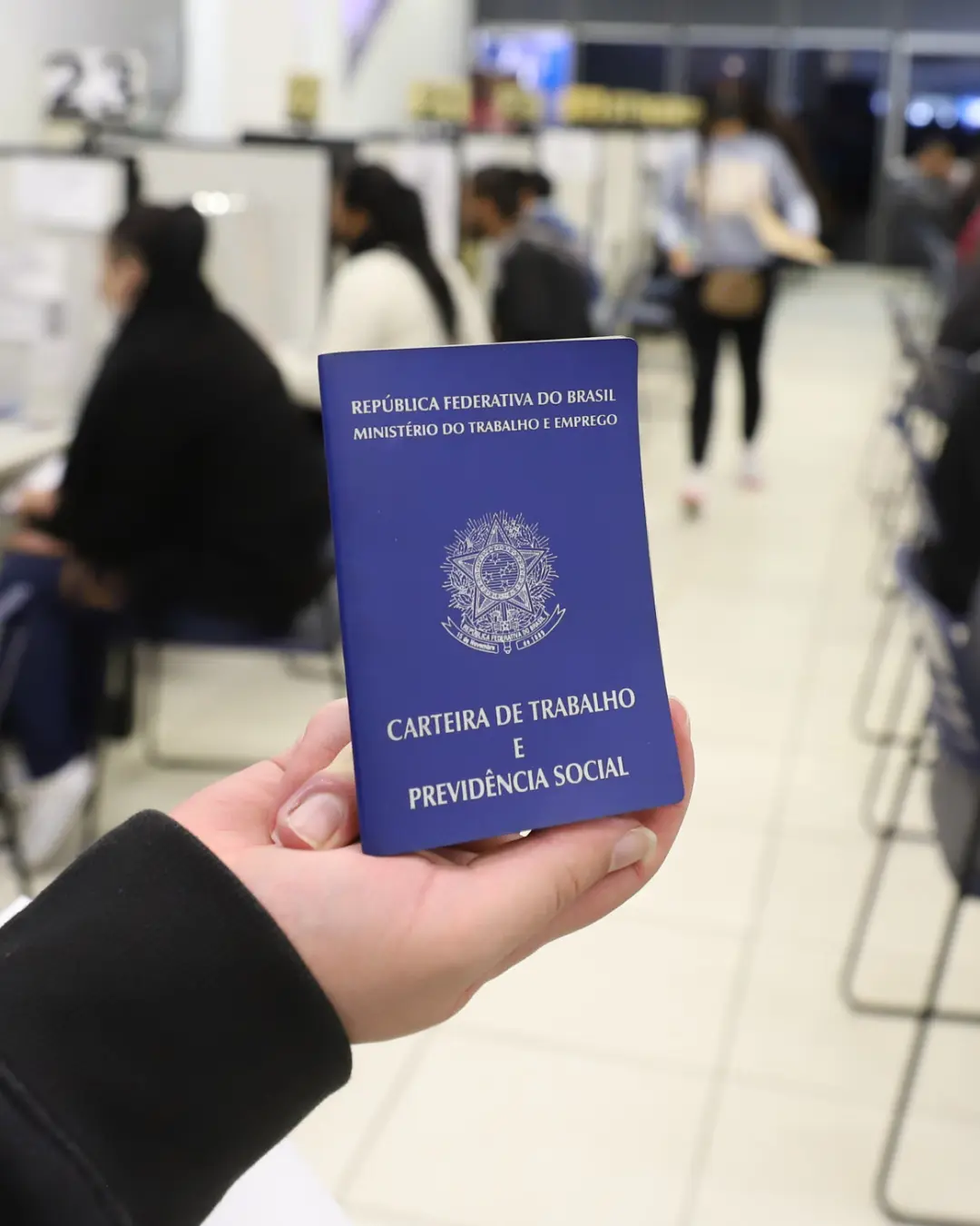 Paraná realiza mutirão de emprego para migrantes e refugiados com 800 vagas em Curitiba