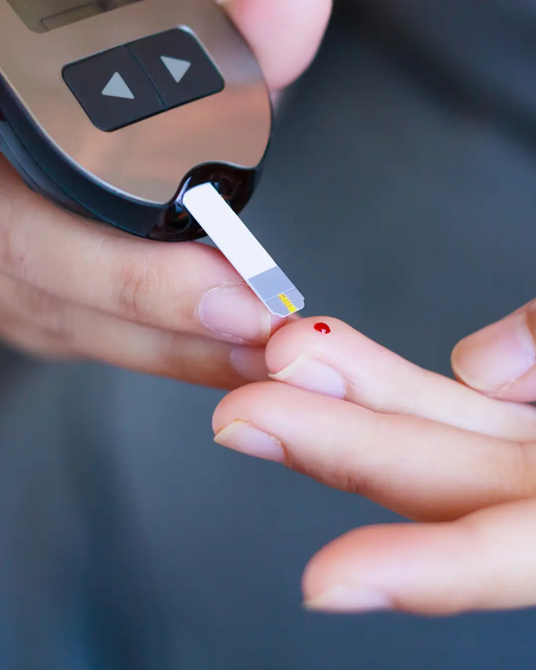 Paraná regulamenta monitoramento digital da glicemia para jovens com diabetes pelo SUS