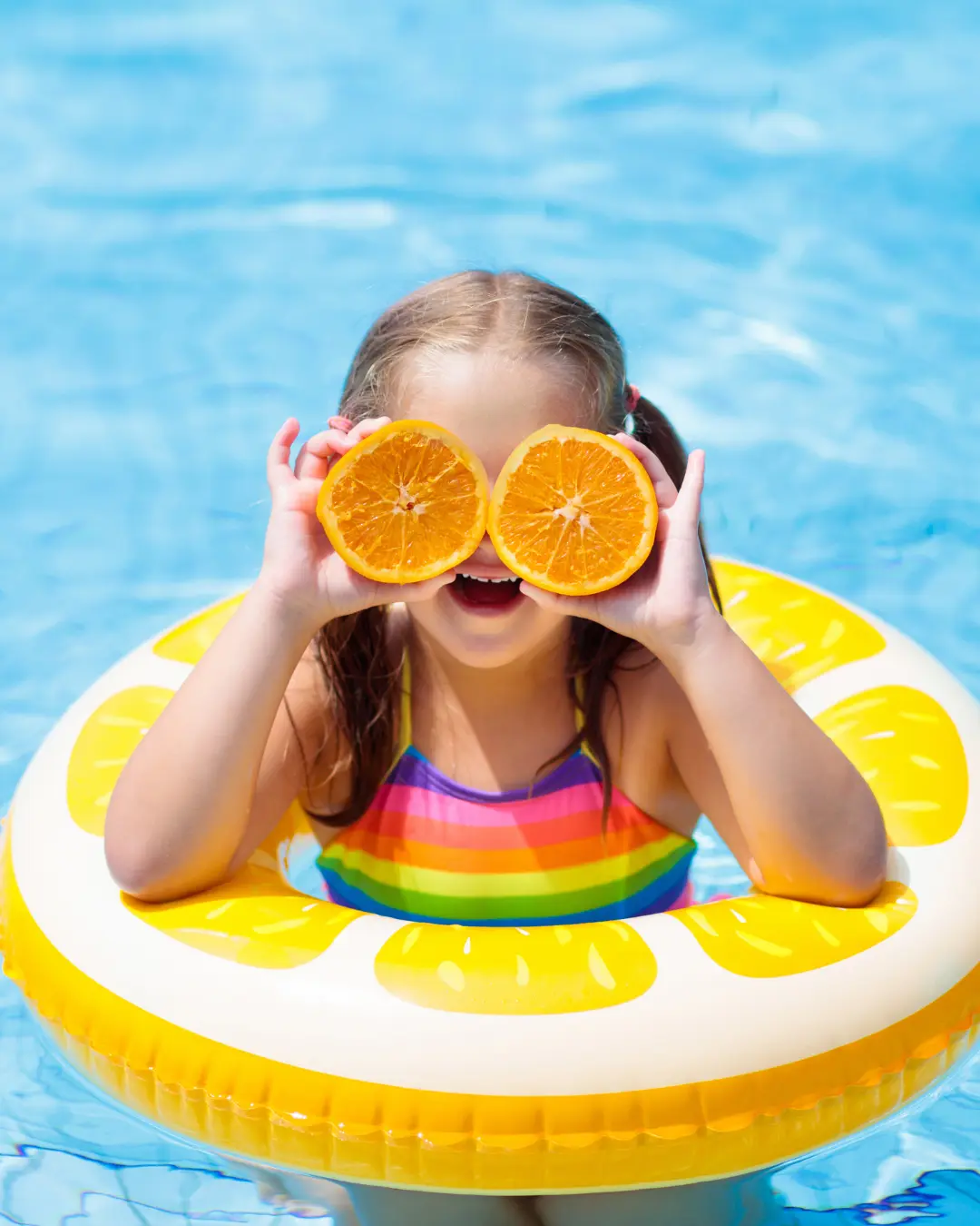 Piscinas no verão: como evitar desperdício de água e surpresas na conta