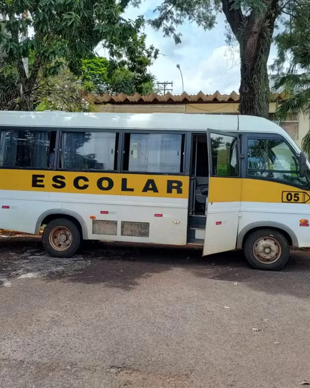 Polícia apreende micro-ônibus escolares com placas clonadas e alerta de furto no Paraná