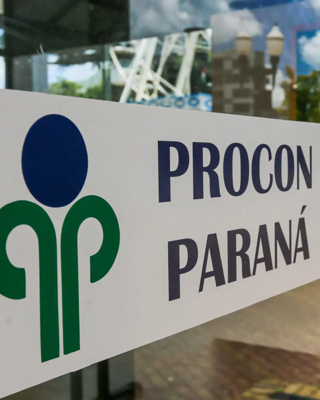 Procon-PR publica guia com orientações para consumidores sobre material escolar e mensalidades