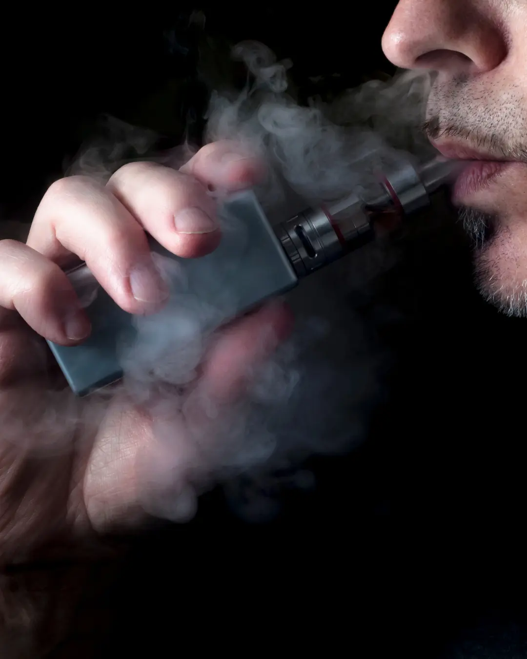 Professora da UFPR alerta sobre os riscos do cigarro eletrônico e projeta aumento de problemas de saúde pública