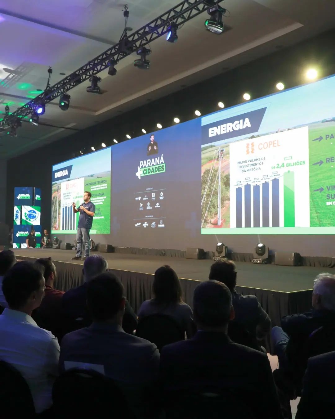 Ratinho Junior apresenta avanços e metas estaduais a prefeitos no Paraná Mais Cidades em Foz do Iguaçu