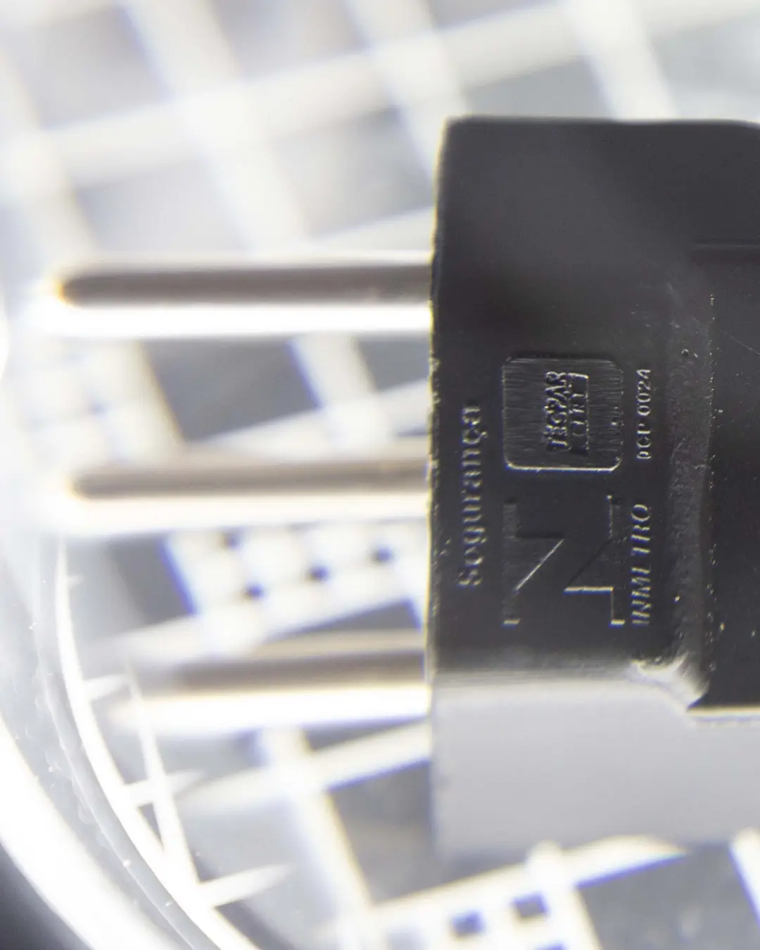 Riscos de produtos elétricos fora das normas levam Tecpar a reforçar orientações