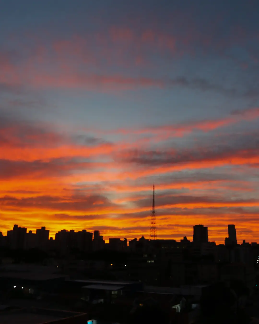Seis cidades do Paraná registram recorde de calor em 2025 com altas temperaturas e sensação térmica extrema