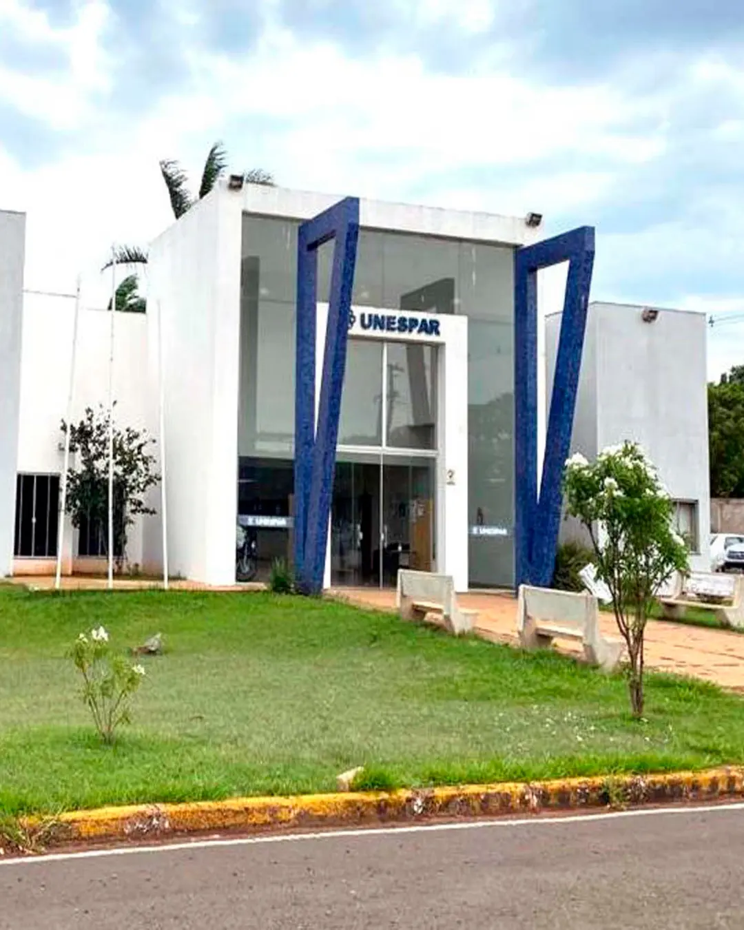 Unespar abre concurso com 59 vagas e salários de até R$ 7,6 mil; inscrições até 6 de março