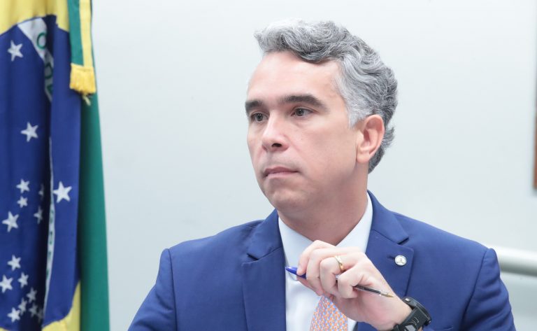 Comissão aprova projeto que altera critério no repasse de recursos federais para alfabetização