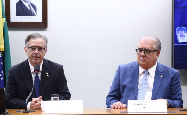Comissão debate regulamentação do trabalho de transporte e entrega por aplicativo