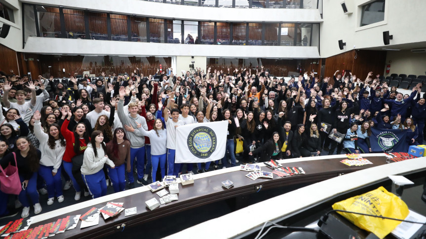 Através da Escola do Legislativo, Plenário da ALEP recebe semifinal do projeto “Debatedores Nota Mil” com estudantes da rede estadual