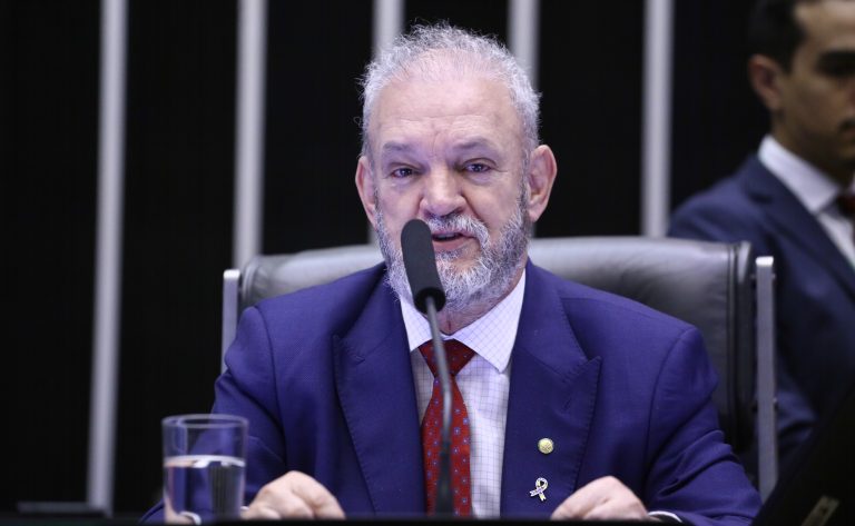 Comissão aprova projeto que permite isenção e dedução do IR para pessoa com deficiência grave ou moderada