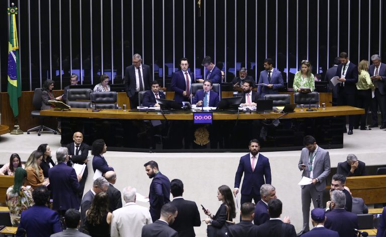Deputados analisam acordo internacional sobre direito do mar; acompanhe