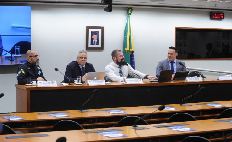 Deputados e especialistas defendem “asfixia financeira” no combate ao crime organizado