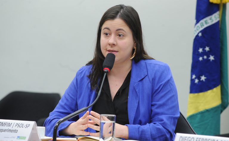 Projeto suspende remuneração de militares condenados por violência contra mulheres na ditadura