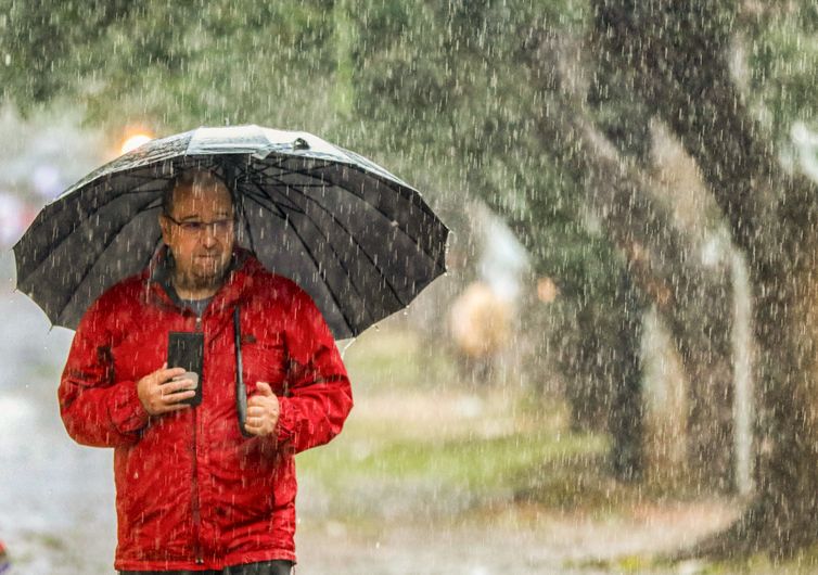 Tempestades atingem Região Sul neste domingo
