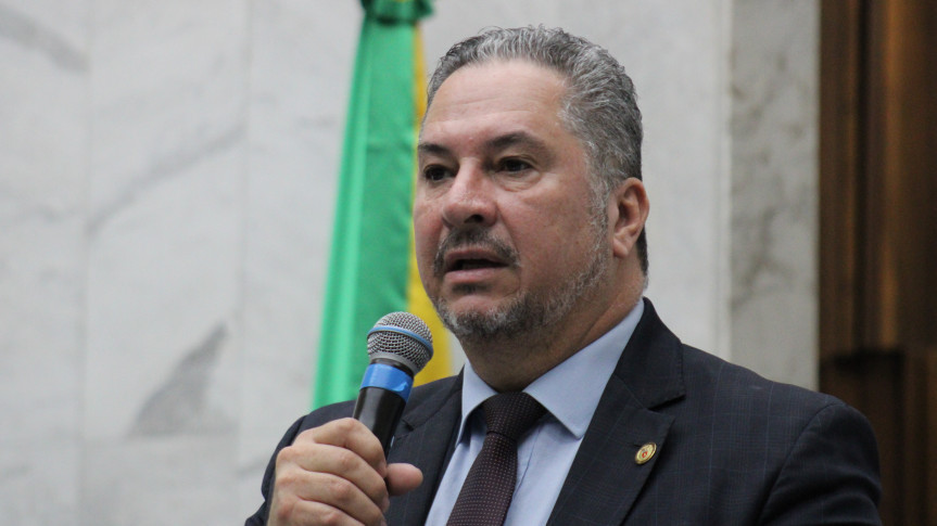 Deputado Gilson de Souza (PL) defende cautela e audiência pública sobre projeto que regulamenta venda de bebidas alcoólicas em eventos esportivos