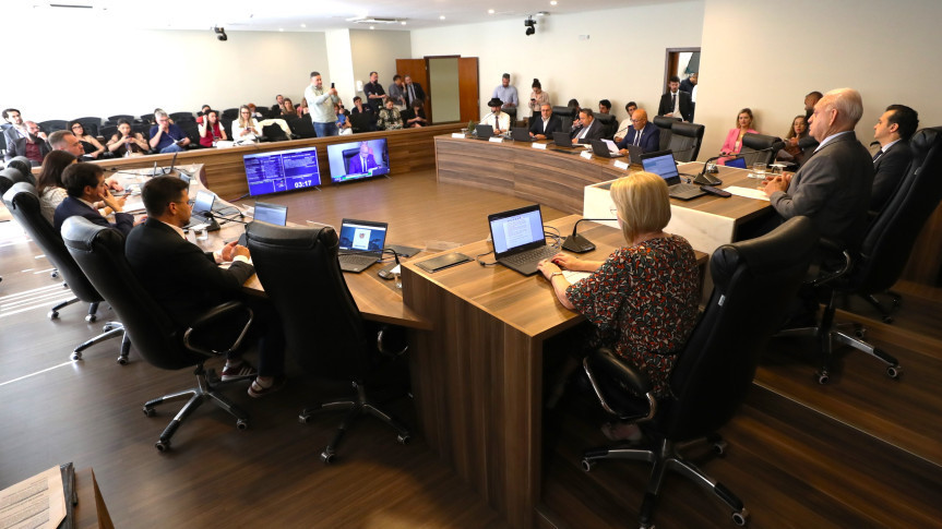 Em reunião extraordinária, CCJ aprova proposta que reestrutura carreiras do Detran/Paraná