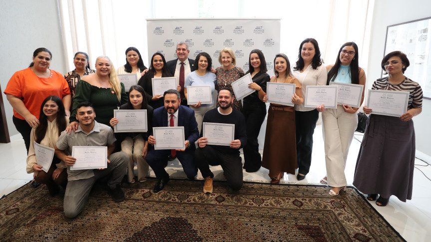 Solenidade na Assembleia Legislativa valoriza enfermeiros e técnicos da COOENF pelo trabalho no atendimento à população