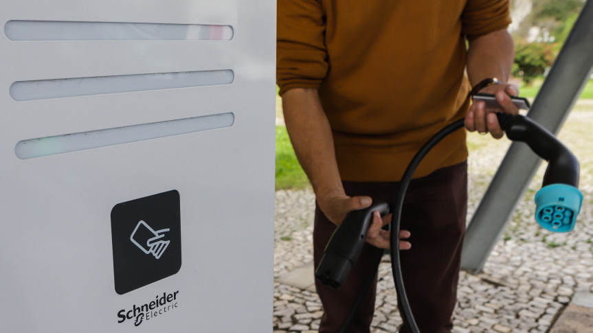 Projetos de lei em trâmite na Assembleia estabelecem requisitos para instalação de carregadores para veículos elétricos em condomínios