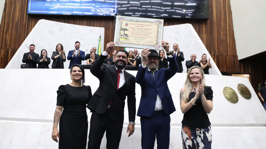 Assembleia concede título de cidadão honorário do Paraná ao bispo Rafael dos Santos Querido