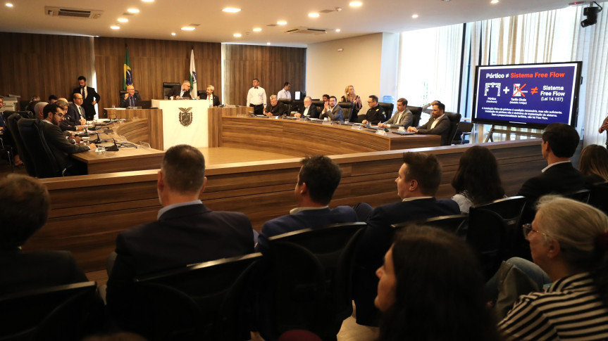 Audiência pública reúne parlamentares, concessionárias e ANTT para debater pedágio eletrônico no Paraná