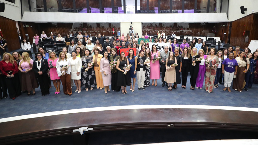 Bancada Feminina homenageia mulheres de destaque no Paraná em celebração ao Dia da Mulher