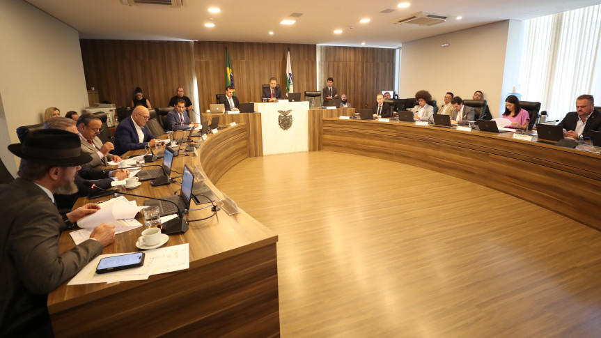 CCJ analisa projeto que reduz custos da CNH e medidas voltadas à segurança pública no Paraná
