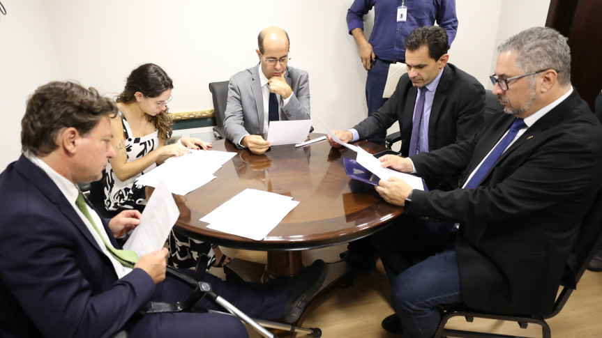 Comissão aprova projeto que cria campanha estadual de apoio aos cuidadores de pessoas com TEA