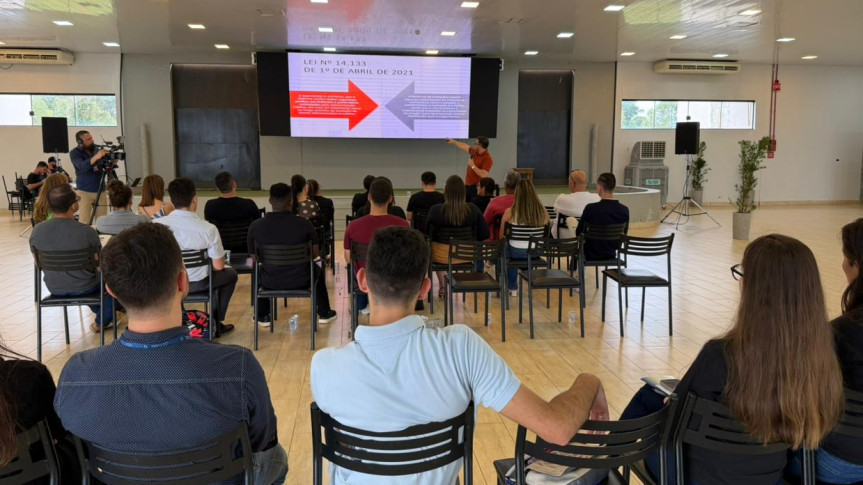 Palestra na Assembleia Itinerante orienta sobre como vender para o poder público durante a ExpoParanavaí