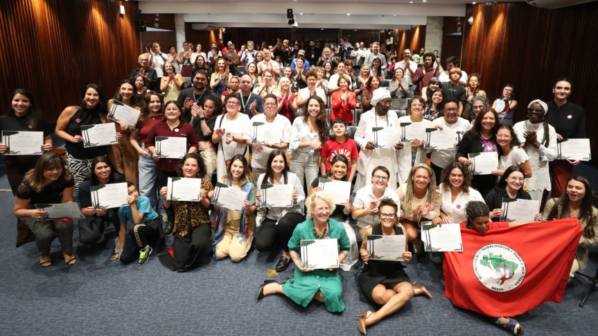 Sessão solene na Assembleia homenageia mulheres que estão na linha de frente das lutas sociais