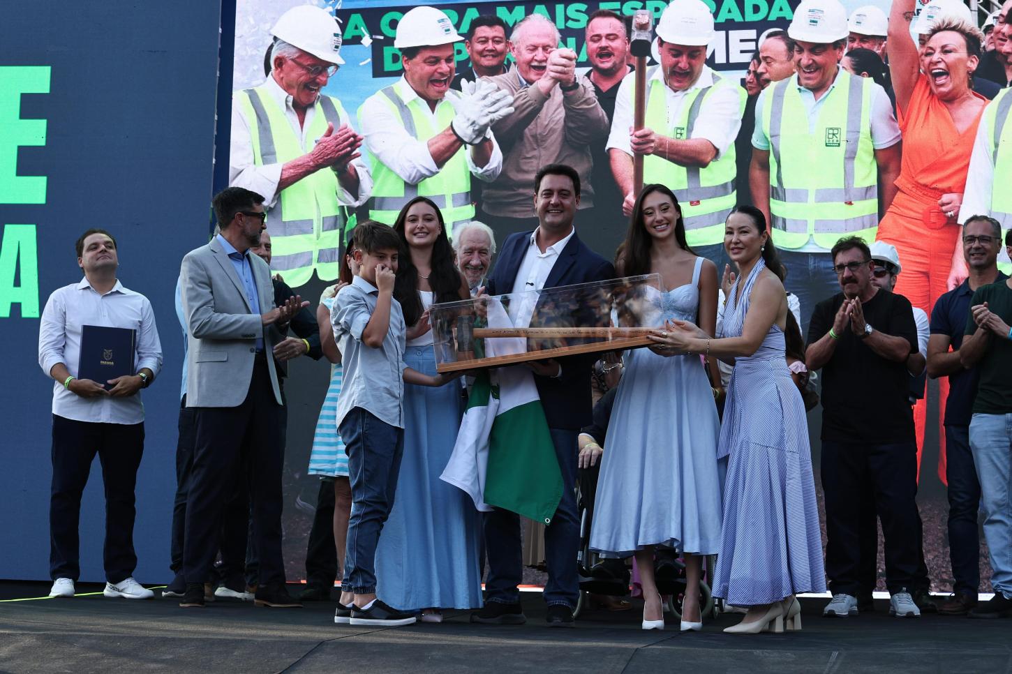 Show de luzes, drones e música emociona o público e celebra entrega da Ponte de Guaratuba