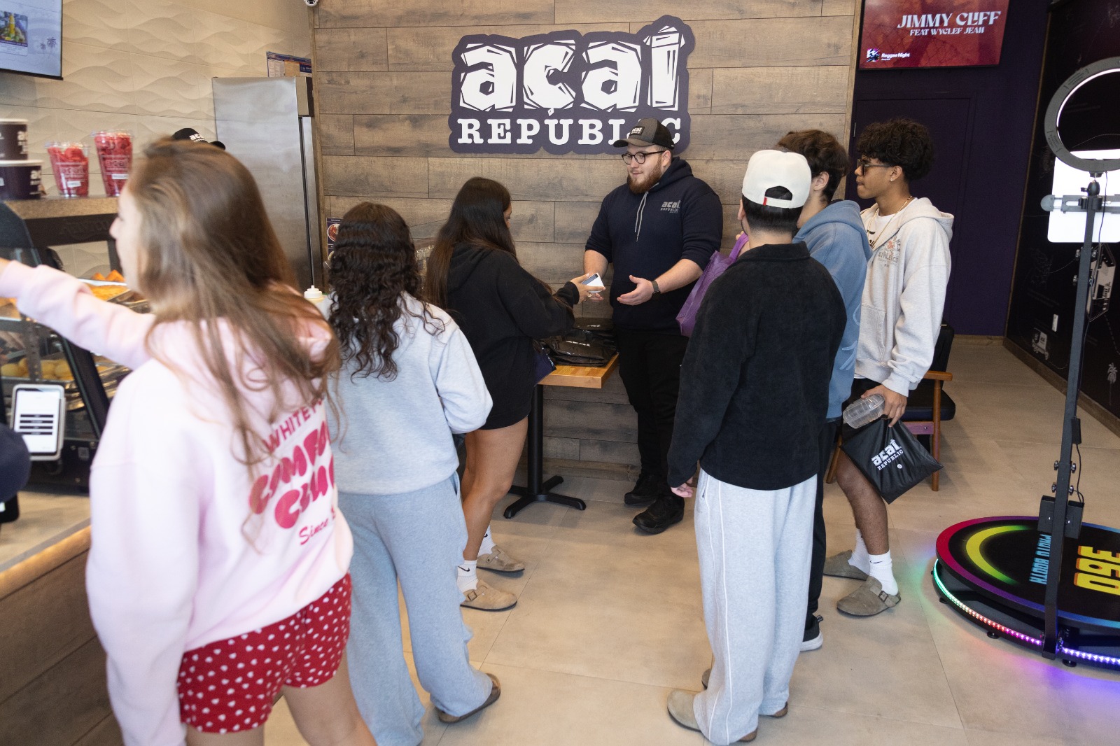 Brasileiros lideram expansão do açaí na Flórida
