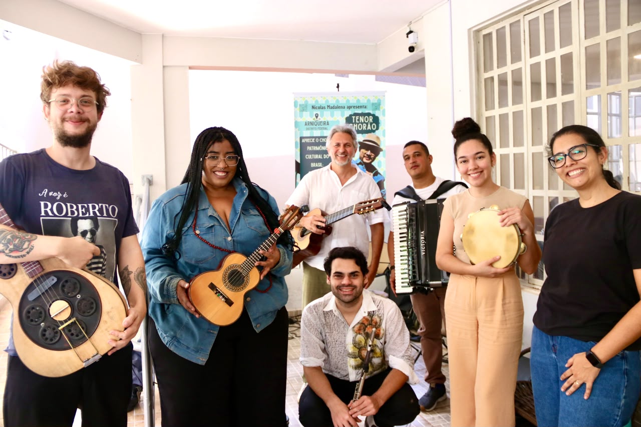 Tenor Chorão leva choro brasileiro gratuito a Arniqueira