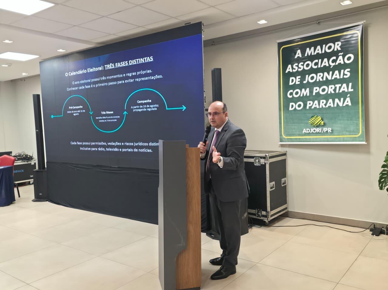 Especialista destaca cuidados da imprensa em ano eleitoral durante o  29° Congresso da Adjori PR