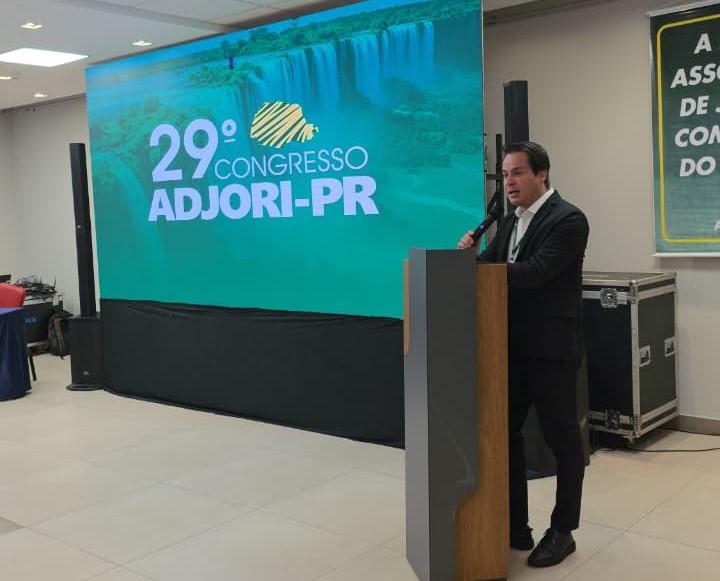 Secretário da Secretaria Municipal da Comunicação Social de Curitiba marca presença no 29° Congresso da Adjori PR